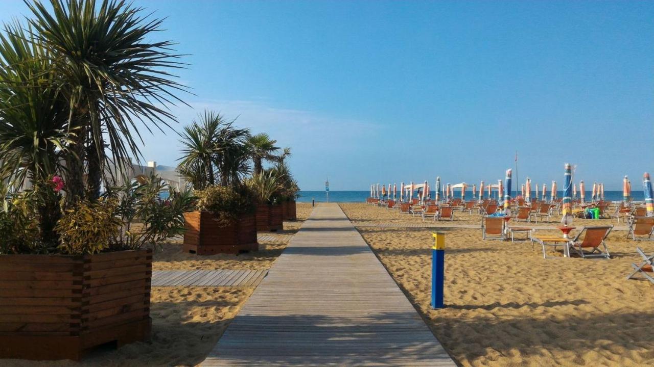 Appartamenti Massimo Bibione Luaran gambar